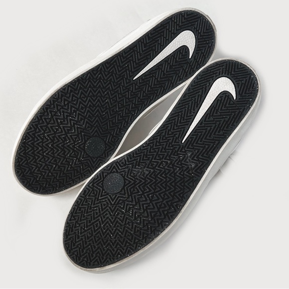 Nike SB Check Solarsoft Low Top Sneaker - Picture 7 of 12